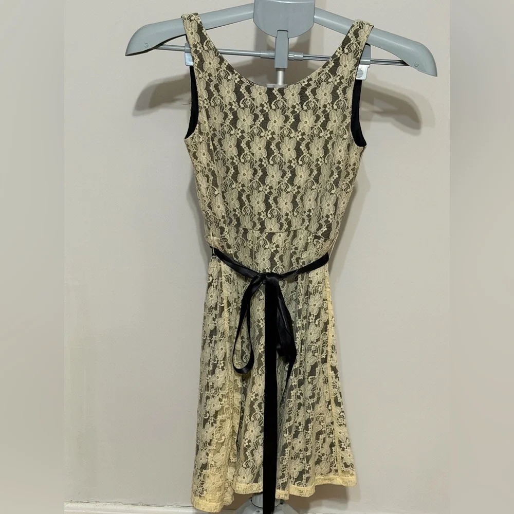 Un Deux Trois Lace Dress Cream & Black